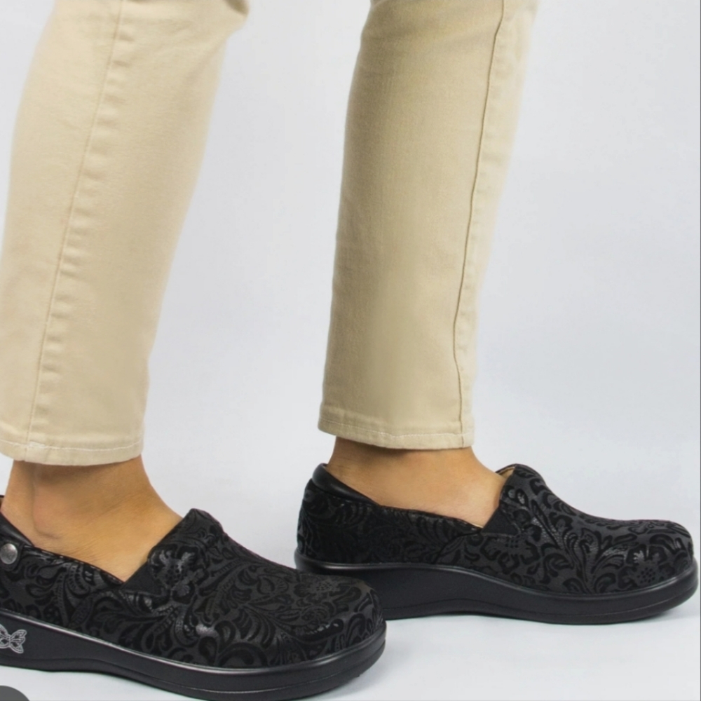 Alegria Keli embossed paisley nursing slip-on black shoes women's size 10